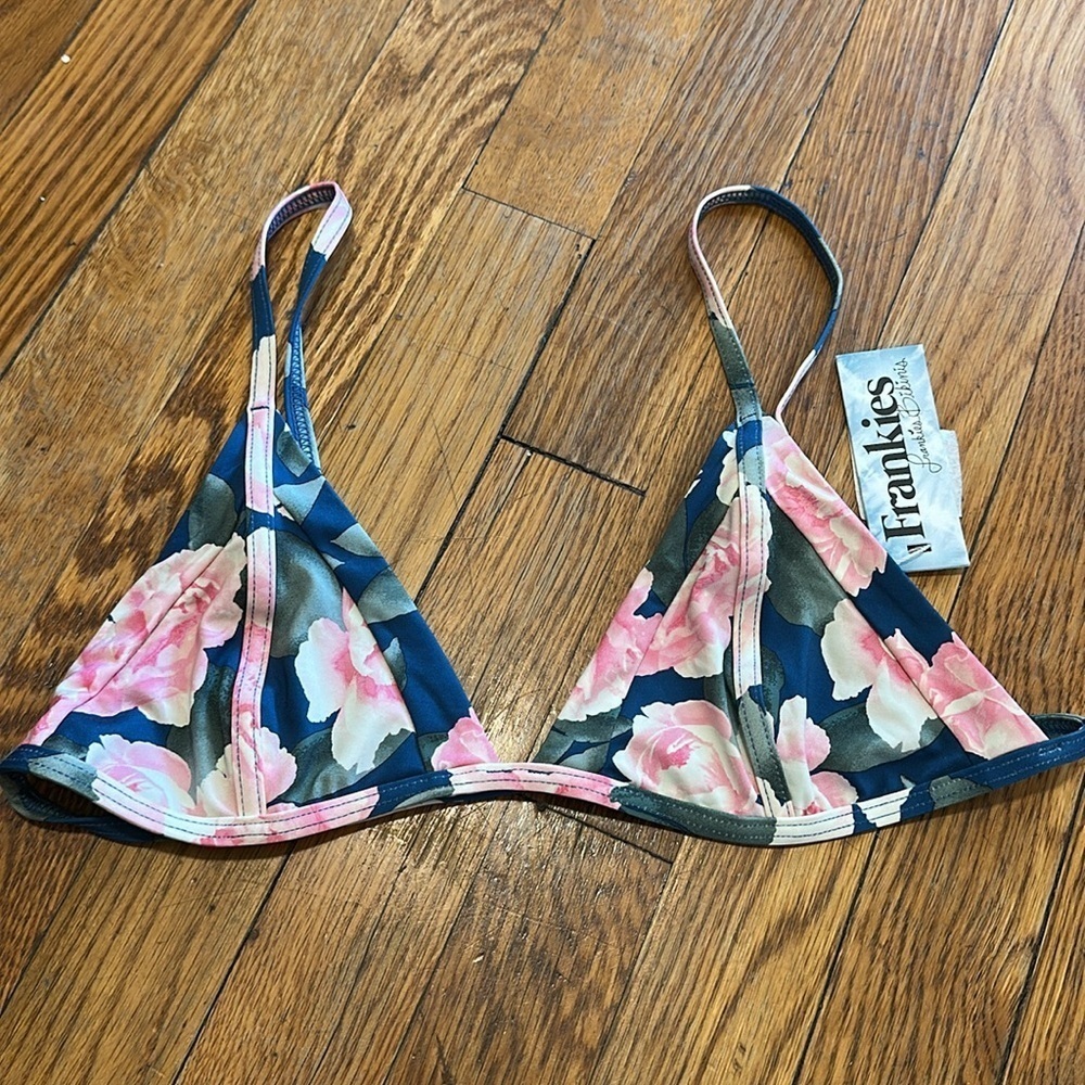 NWT Frankie’s bikinis Valentina bikini swim top in pink peony L Floral
